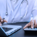 Otimize seu imposto de renda para médico! Explore as conformidades, despesas dedutíveis e benefícios fiscais de sua situação tributária.